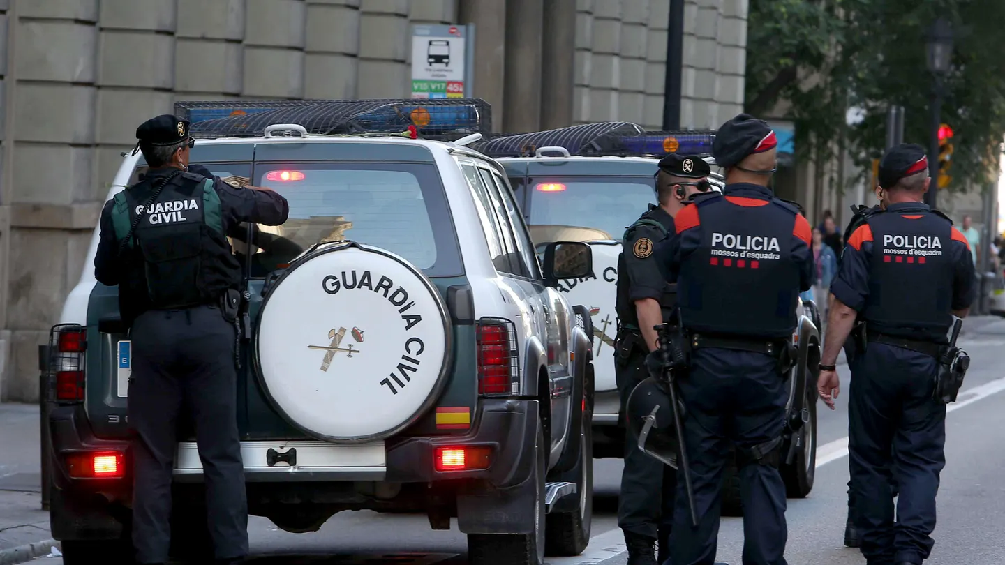 Mossos d'esquadra escoltan a los vehículos de la Guardia Civil Mossos d'esquadra escoltan a los vehículos de la Guardia Civil