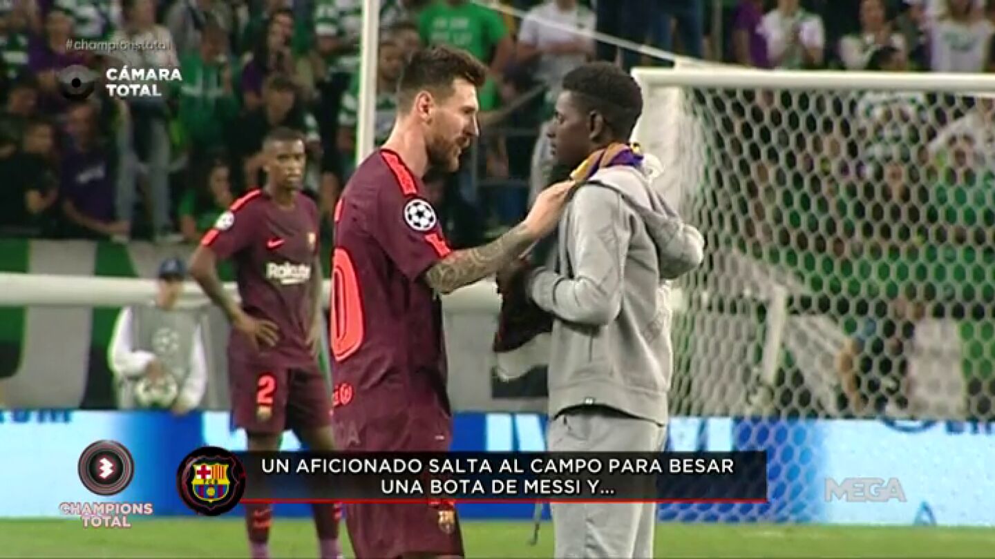 Un aficionado del Sporting salta al campo para besar las botas de Messi... y el estadio estalla: "&iexcl;Cristiano Ronaldo!"