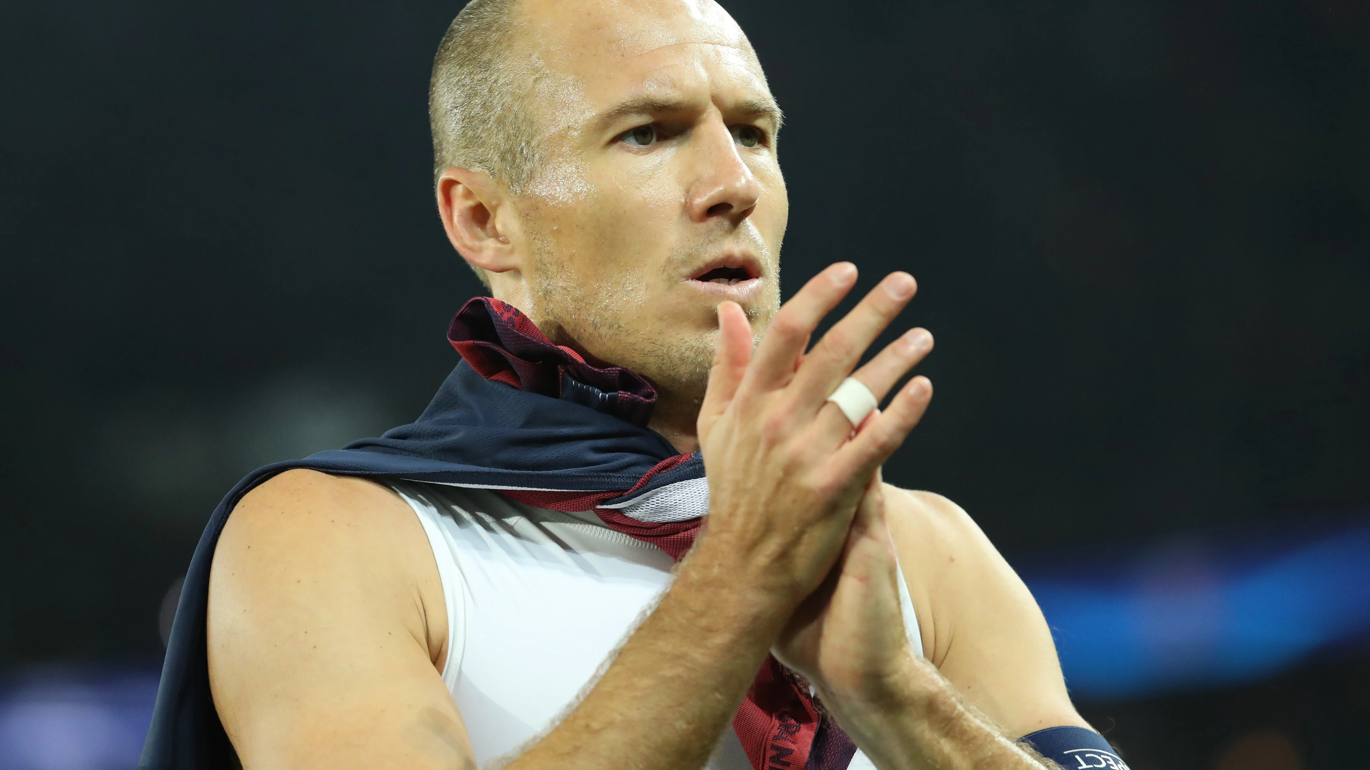 Robben, cariacontecido tras la derrota del Bayern de Múnich Robben, cariacontecido tras la derrota del Bayern de Múnich