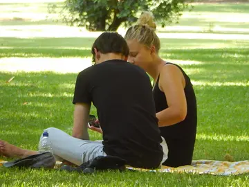 La periodista que pidió sus datos a Tinder y recibió 800 páginas en su email La periodista que pidió sus datos a Tinder y recibió 800 páginas en su email