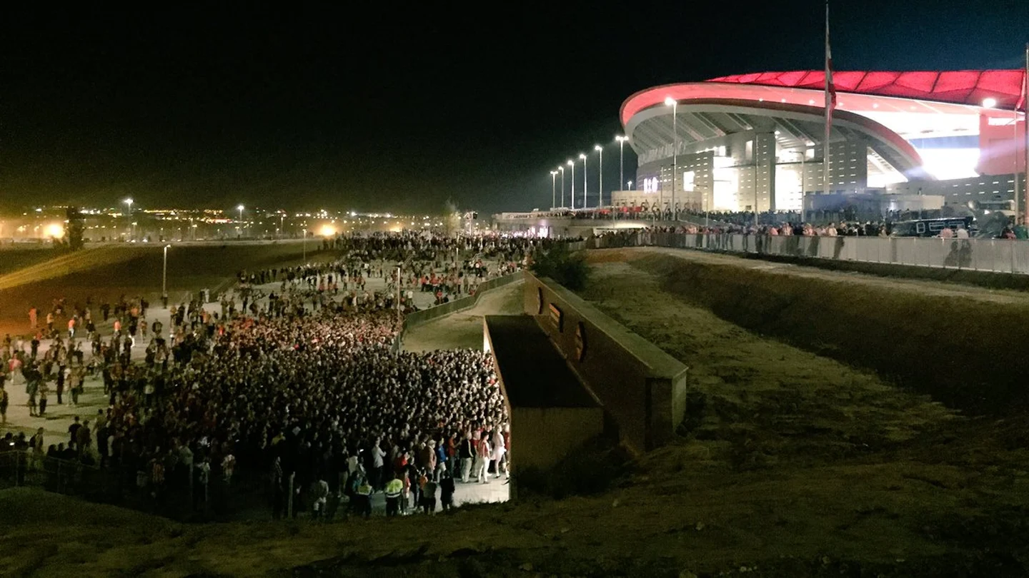 Las interminables colas para acceder al metro del Wanda Metropolitano Las interminables colas para acceder al metro del Wanda Metropolitano