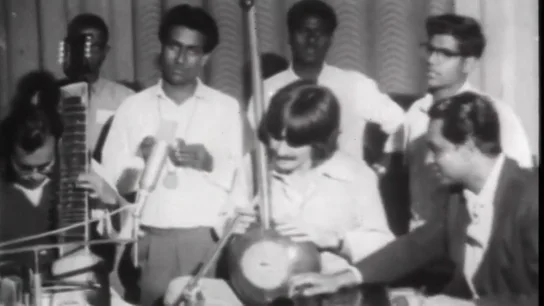 Sale a subasta un sitar que perteneció al guitarrista de los Beatles George Harrison Sale a subasta un sitar que perteneció al guitarrista de los Beatles George Harrison
