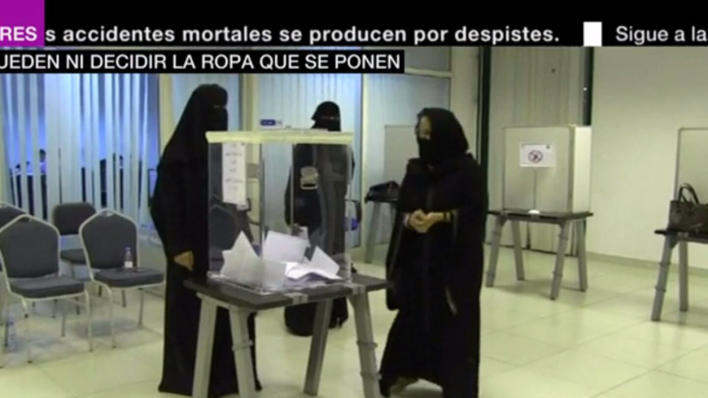 Mujeres votando en Arabia Saud&iacute; 