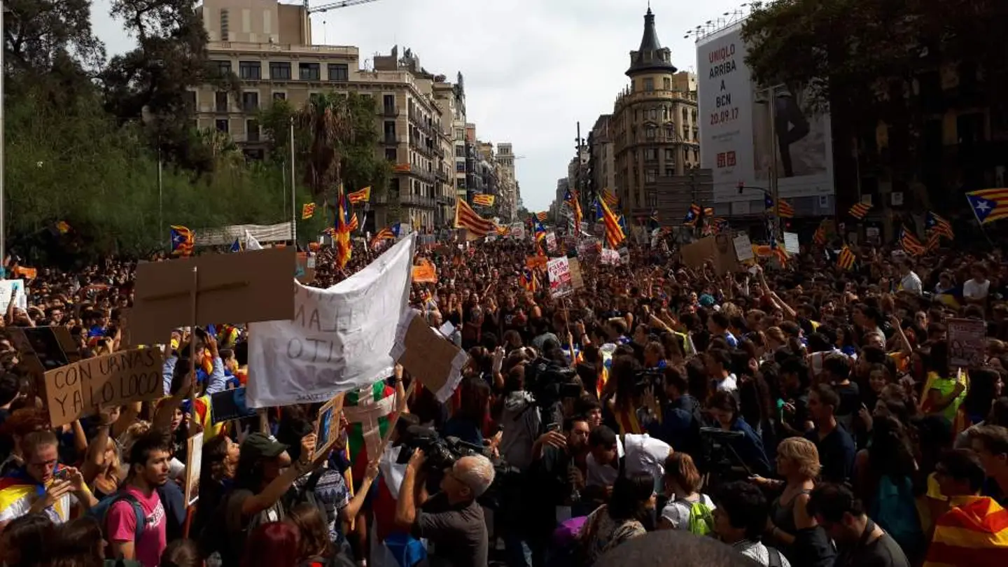 Los estudiantes se manifiestan a favor del referéndum del 1-O en Barcelona Los estudiantes se manifiestan a favor del referéndum del 1-O en Barcelona
