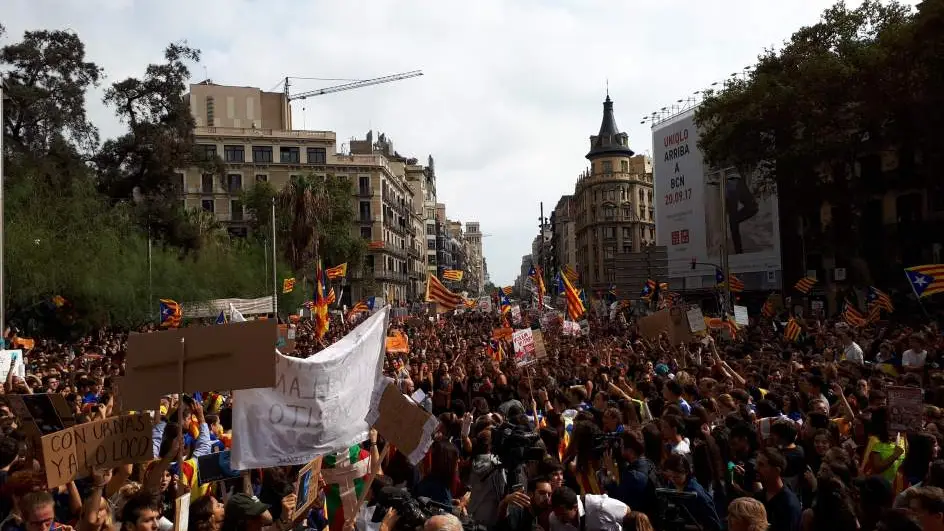 Los estudiantes se manifiestan a favor del referéndum del 1-O en Barcelona