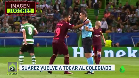 El enfado de Luis Suárez con el colegiado del Sporting - Barcelona El enfado de Luis Suárez con el colegiado del Sporting - Barcelona