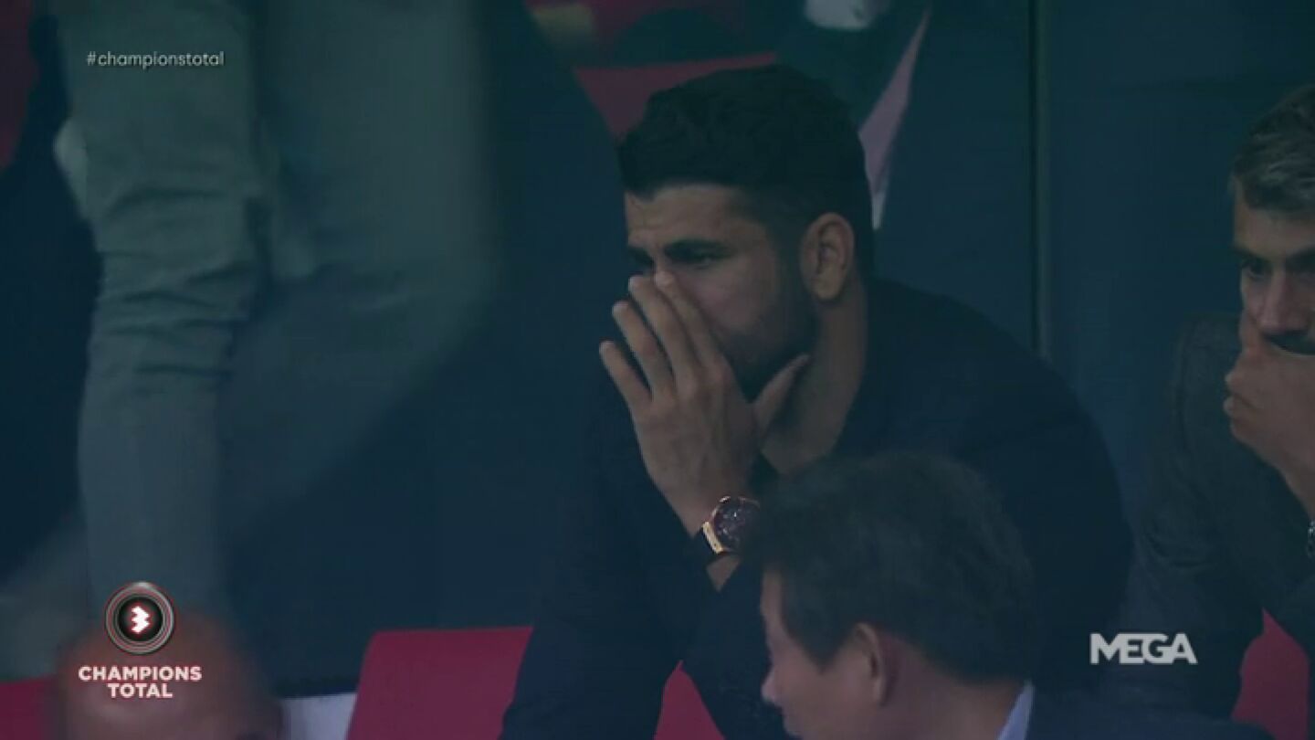 La reacci&oacute;n de Diego Costa en la grada del Metropolitano tras el gol de Batshuayi en el minuto 93
