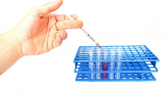 Imagen de archivo de un experimento clínico El virus de la gripe y el humor