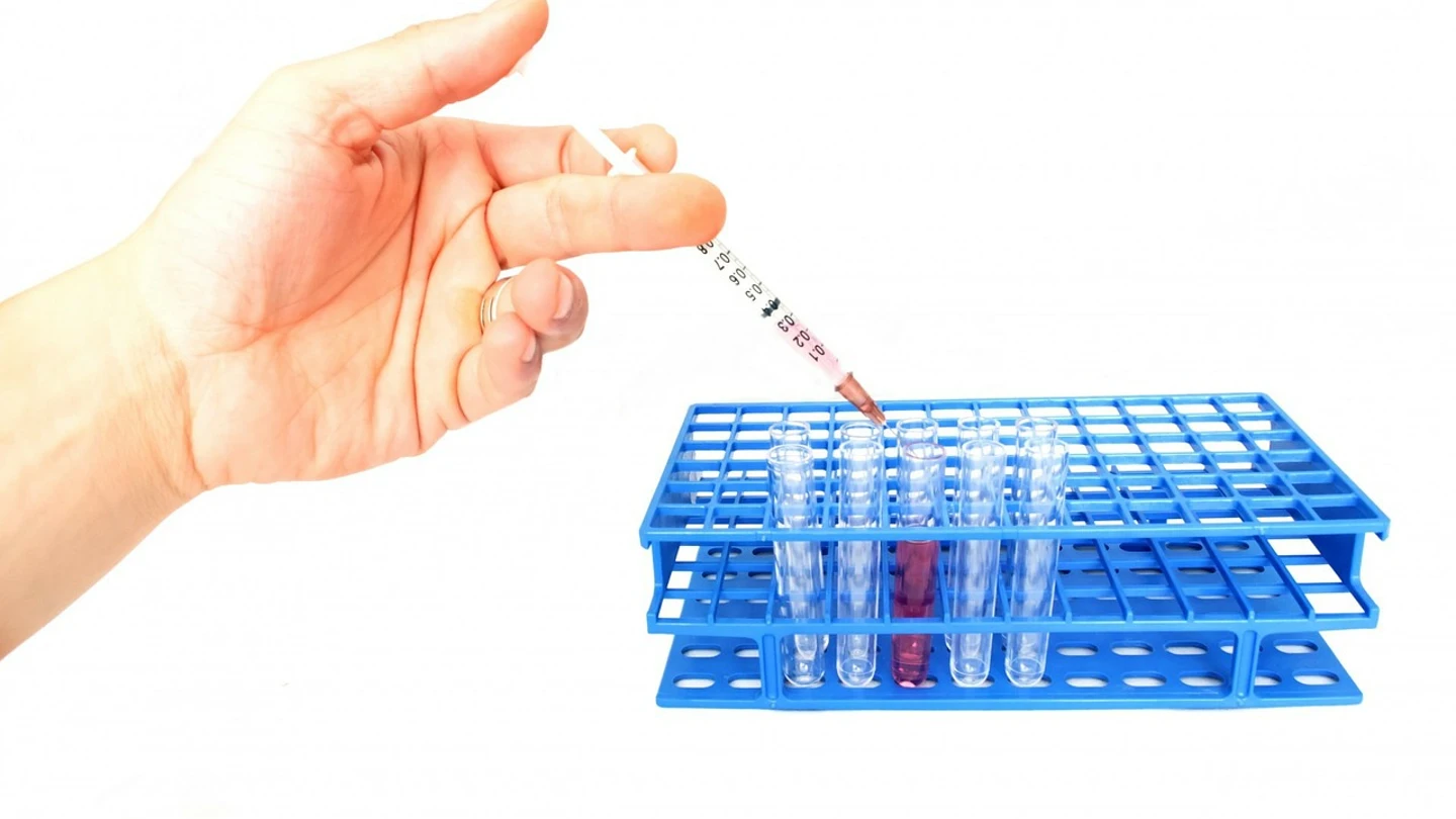 Imagen de archivo de un experimento clínico El virus de la gripe y el humor
