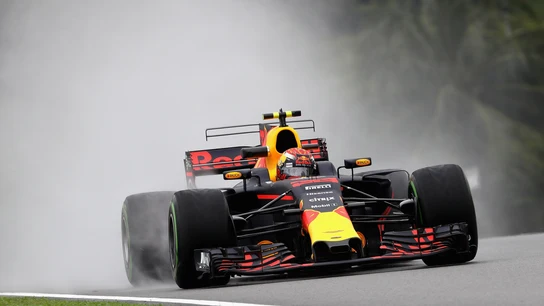 Max Verstappen rueda sobre mojado Max Verstappen rueda sobre mojado