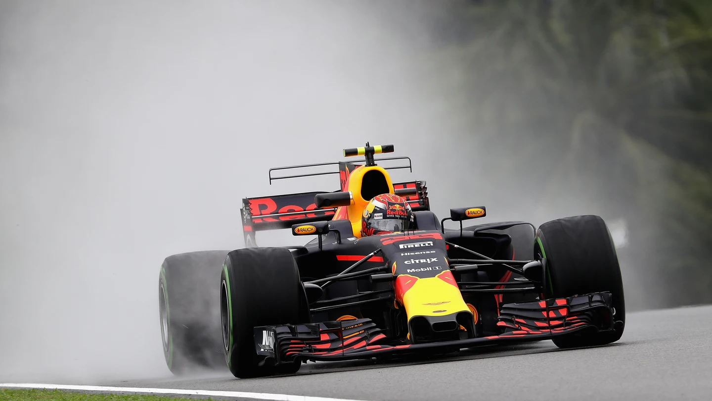 Max Verstappen rueda sobre mojado Max Verstappen rueda sobre mojado