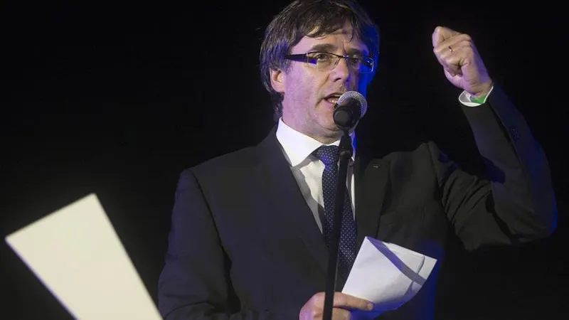 El presidente de la Generalitat, Carles Puigdemont, interviene en el acto unitario del independentismo a dos días del 1-O 