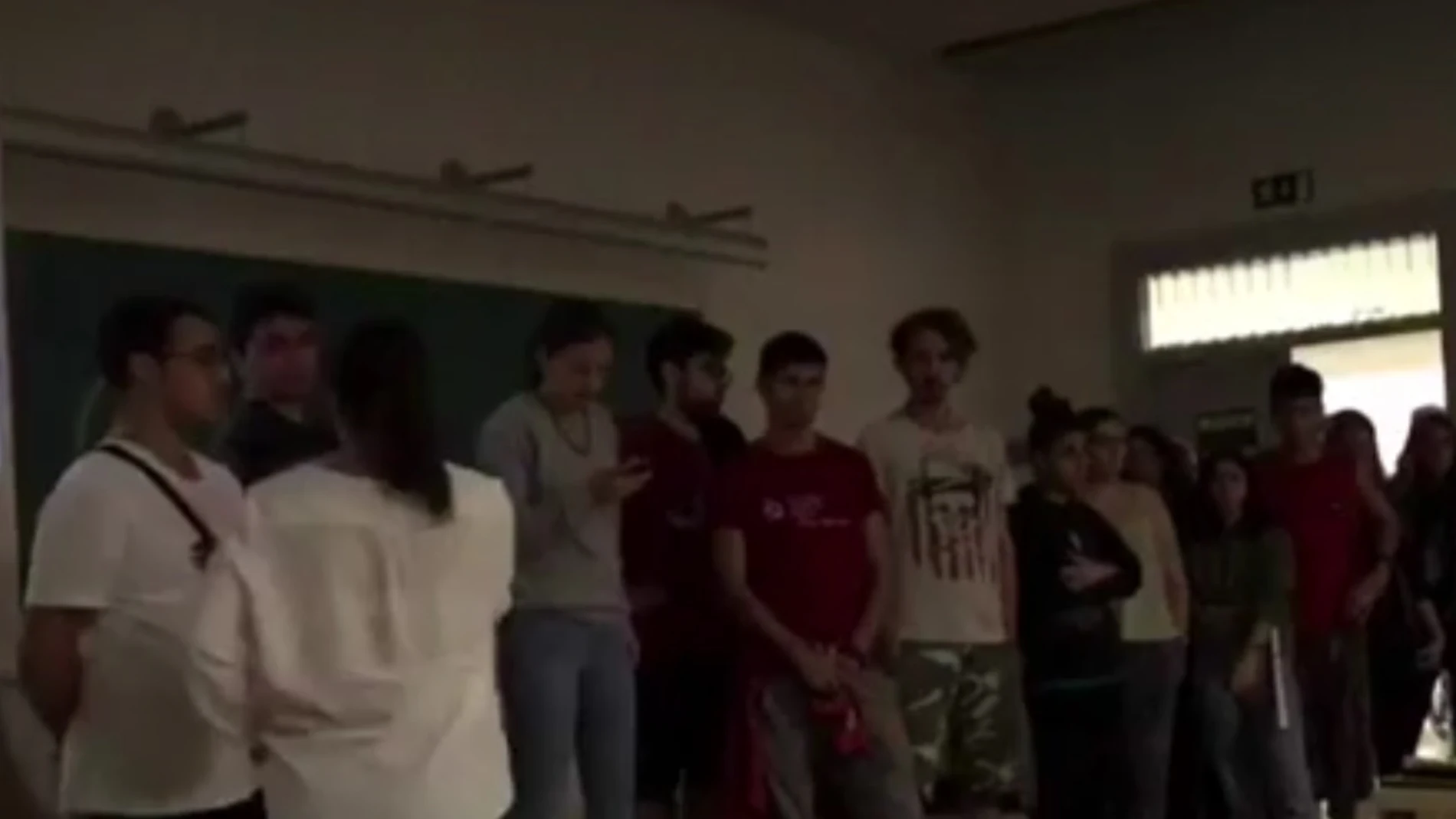 Una profesor se enfrenta a alumnos independentistas que irrumpen su clase