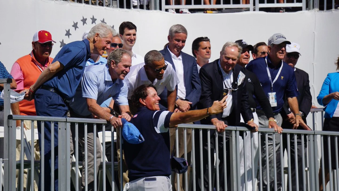 Bush, Obama y Clinton ven golf juntos Bush, Obama y Clinton ven golf juntos