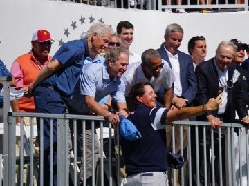 Bush, Obama y Clinton ven golf juntos Bush, Obama y Clinton ven golf juntos