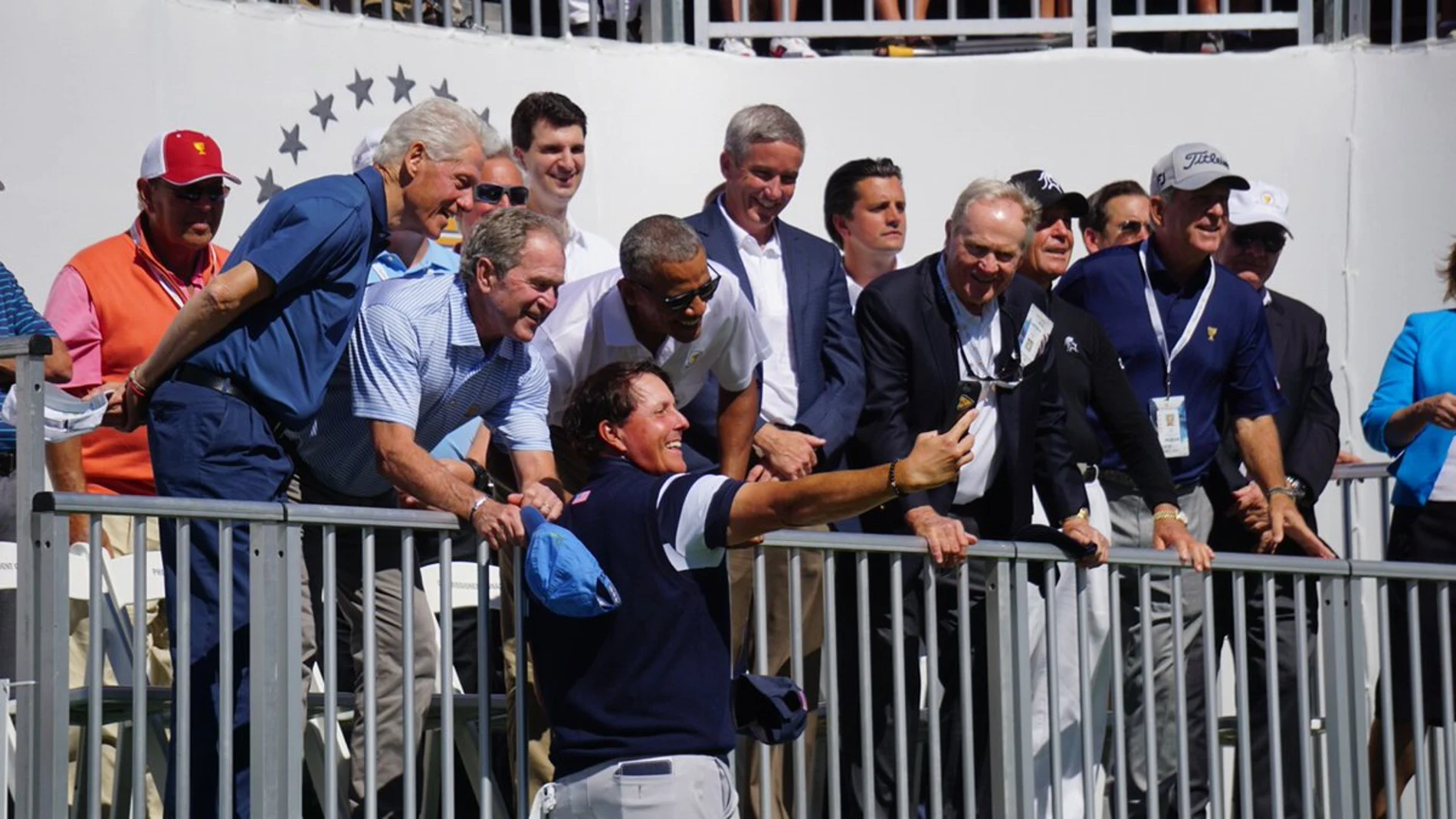 Bush, Obama y Clinton ven golf juntos