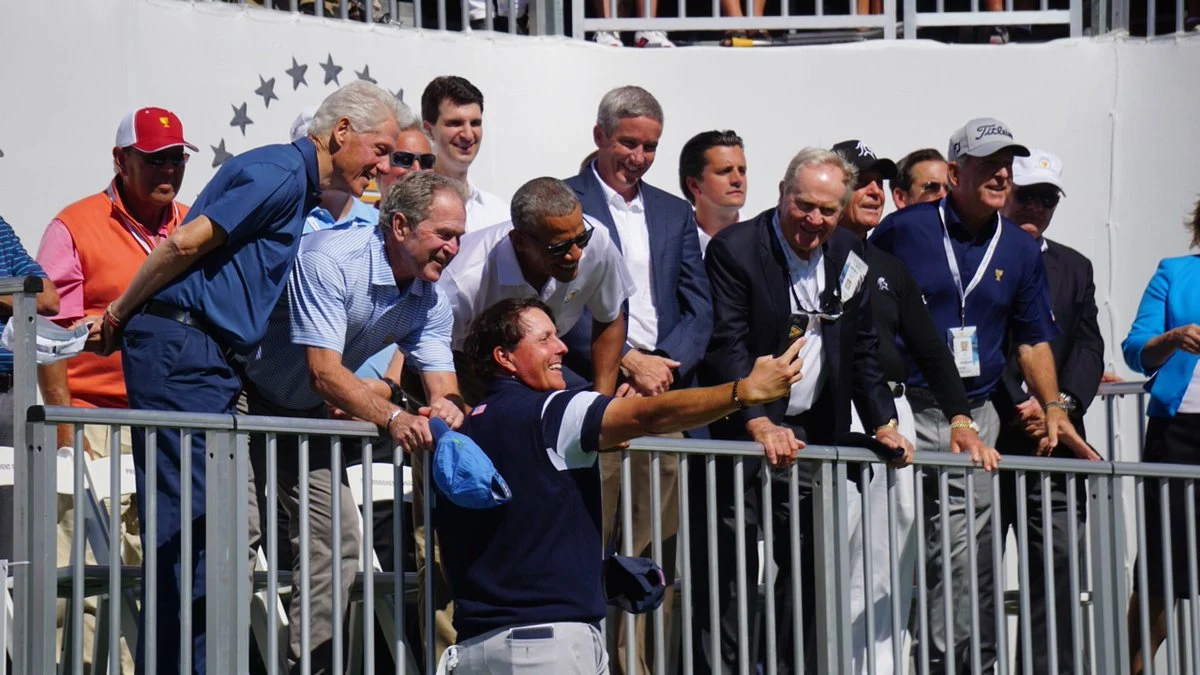 Bush, Obama y Clinton ven golf juntos Bush, Obama y Clinton ven golf juntos