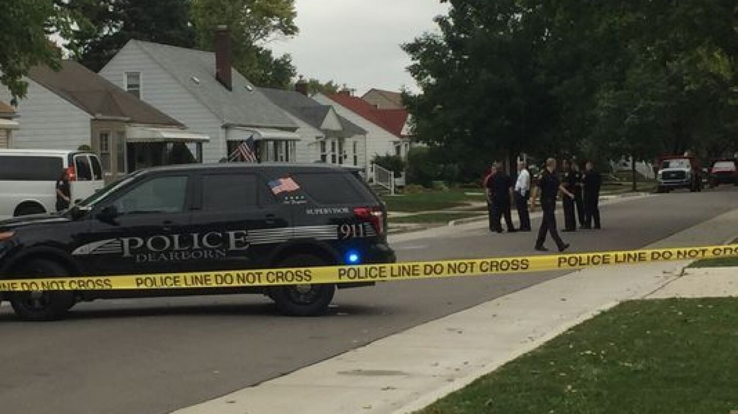 La Polic&iacute;a de Detroit en la vivienda tras los disparos accidentales del beb&eacute;