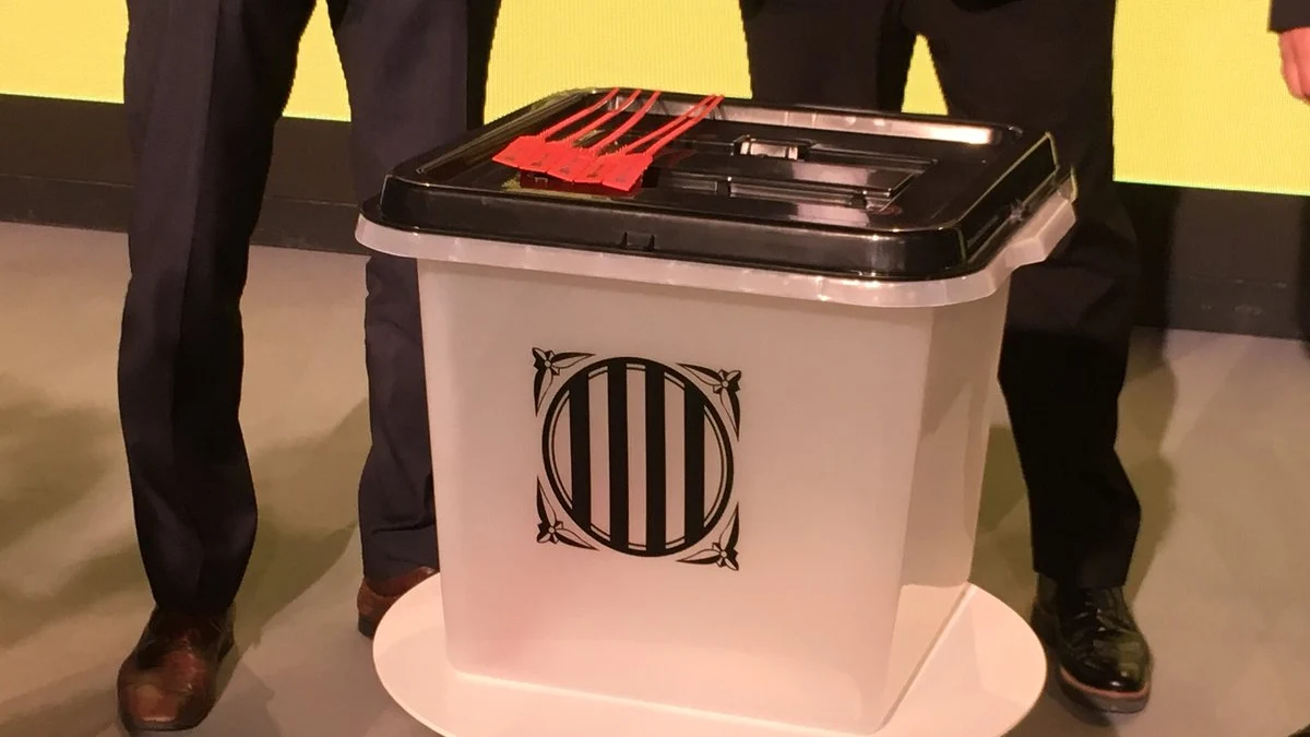 Una de las urnas que se utilizarán en el referéndum del 1-O