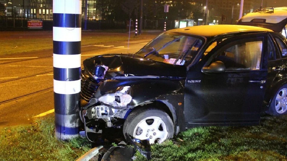 Así quedó el coche en el que viajaba el Kun Agüero