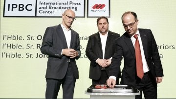 Oriol Junqueras, Jordi Turull , y Raül Romeva durante la rueda de prensa 