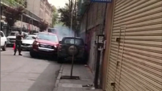 Una mujer intenta escapar de un control policial y acaba estrellándose contra otros tres vehículos Una mujer intenta escapar de un control policial y acaba estrellándose contra otros tres vehículos