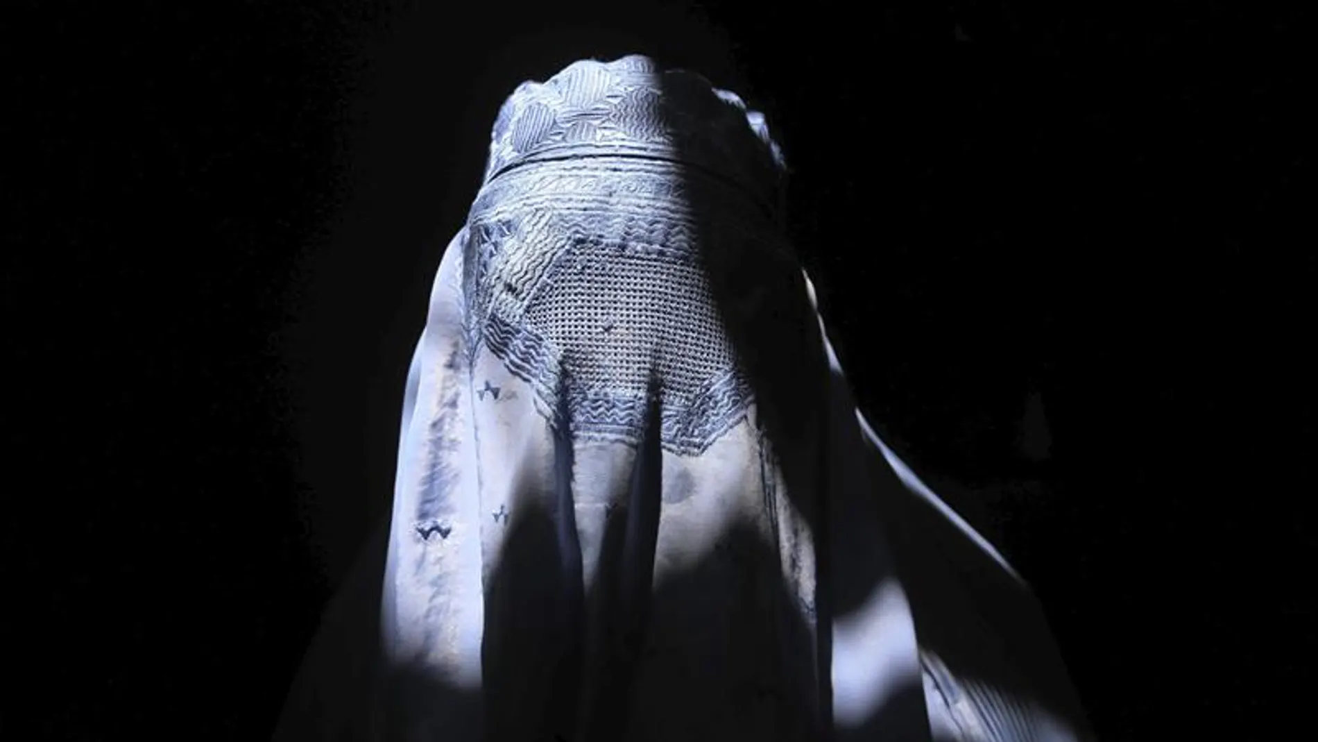 Una mujer vestida con un burka.