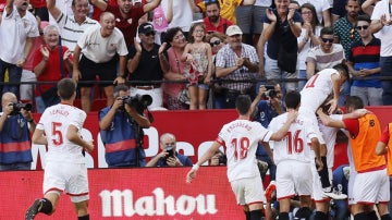 El Sevilla celebra un gol