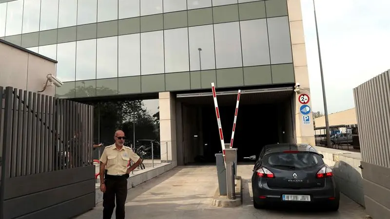 Agentes de la Guardia Civil en el Centro de Telecomunicaciones y Tecnología de la Información (CTTI) de la Generalitat