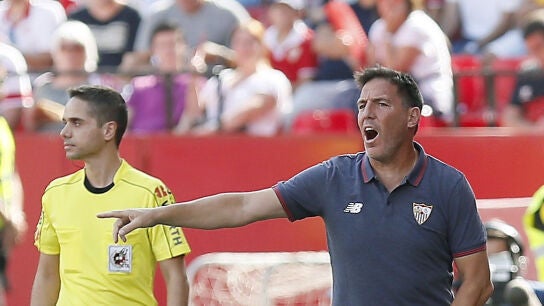 Berizzo da indicaciones en banda