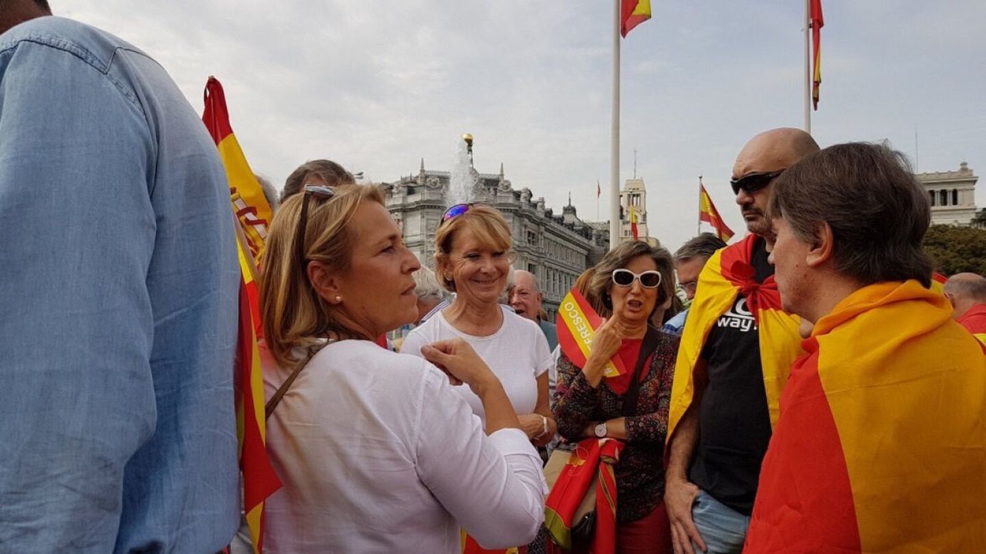 Esperanza Aguirre, en la manifestaci&oacute;n en Madrid contra el 1-O