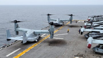 Un MV-22 Osprey participando en unas maniobras aéreas conjuntas de logística de las fuerzas armadas de Corea del Sur y EEUU 