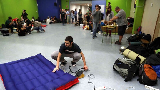 Un grupo de j&oacute;venes, en las instalaciones de la Escuela Jaume I de Barcelona