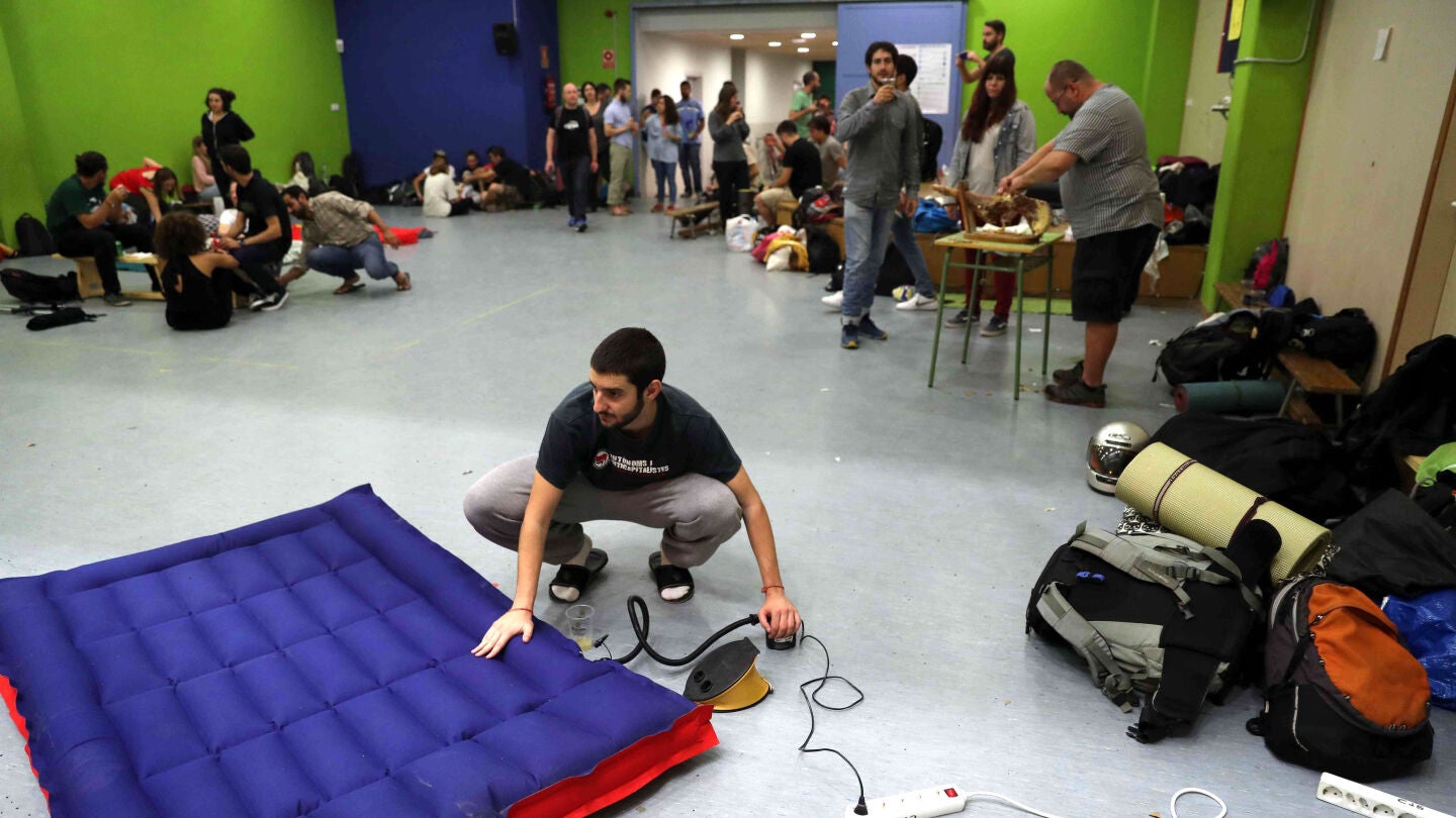 Un grupo de j&oacute;venes, en las instalaciones de la Escuela Jaume I de Barcelona