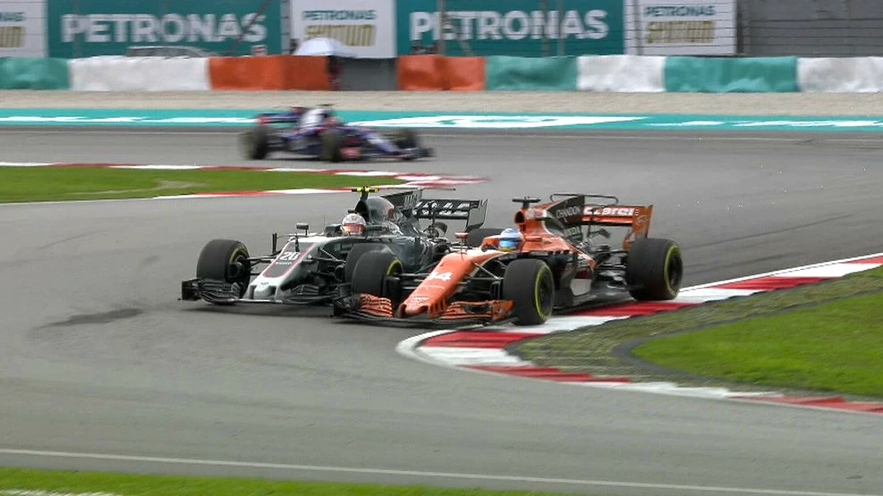 Duelo de Magnussen y Alonso