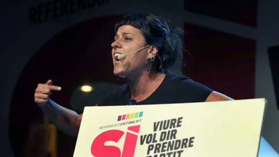 La portavoz parlamentaria Anna Gabriel interviene durante un acto de la CUP La portavoz parlamentaria Anna Gabriel interviene durante un acto de la CUP