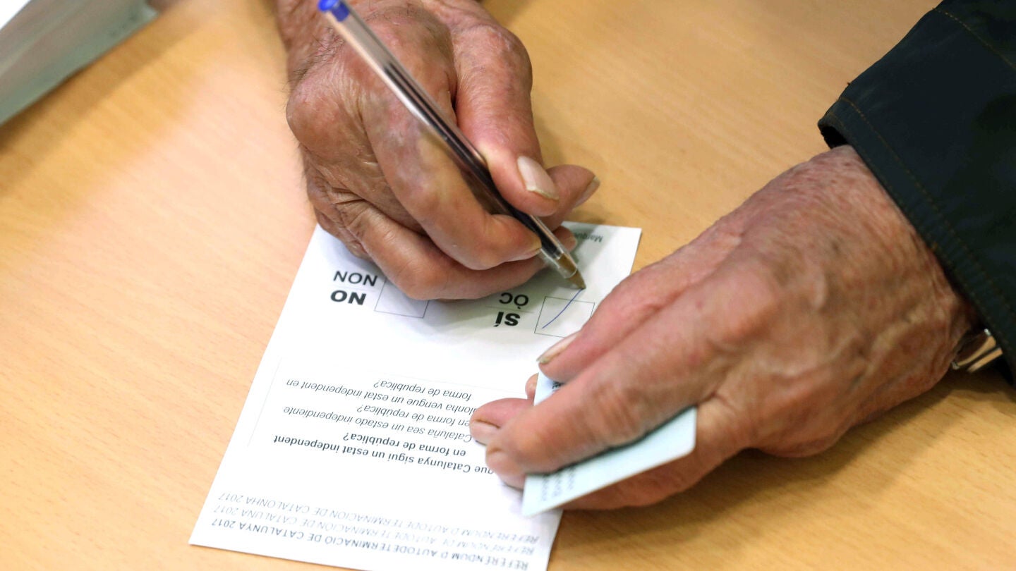 Papeleta para votar en el refer&eacute;ndum del 1-O en Catalu&ntilde;a