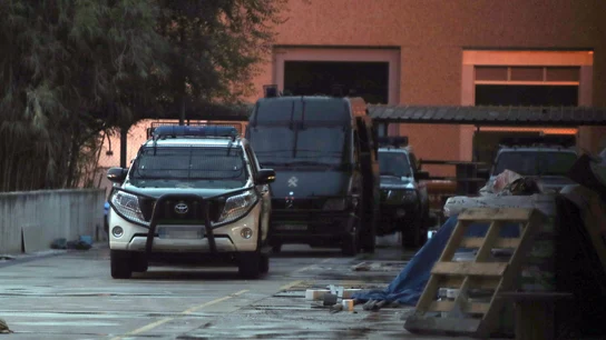 Vehículos de la Guardia Civil en el Centro de Seguridad de la Información de Cataluña  Vehículos de la Guardia Civil en el Centro de Seguridad de la Información de Cataluña