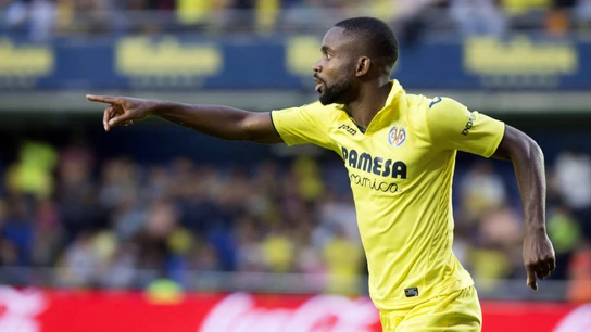 Bakambu celebra un gol Bakambu celebra un gol