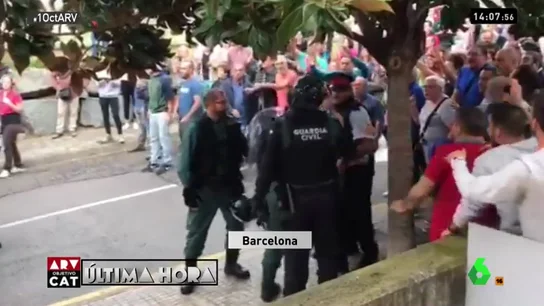 Discusión entre un Guardia Civil y un mosso d'esquadra en Barcelona Discusión entre un Guardia Civil y un mosso d'esquadra en Barcelona