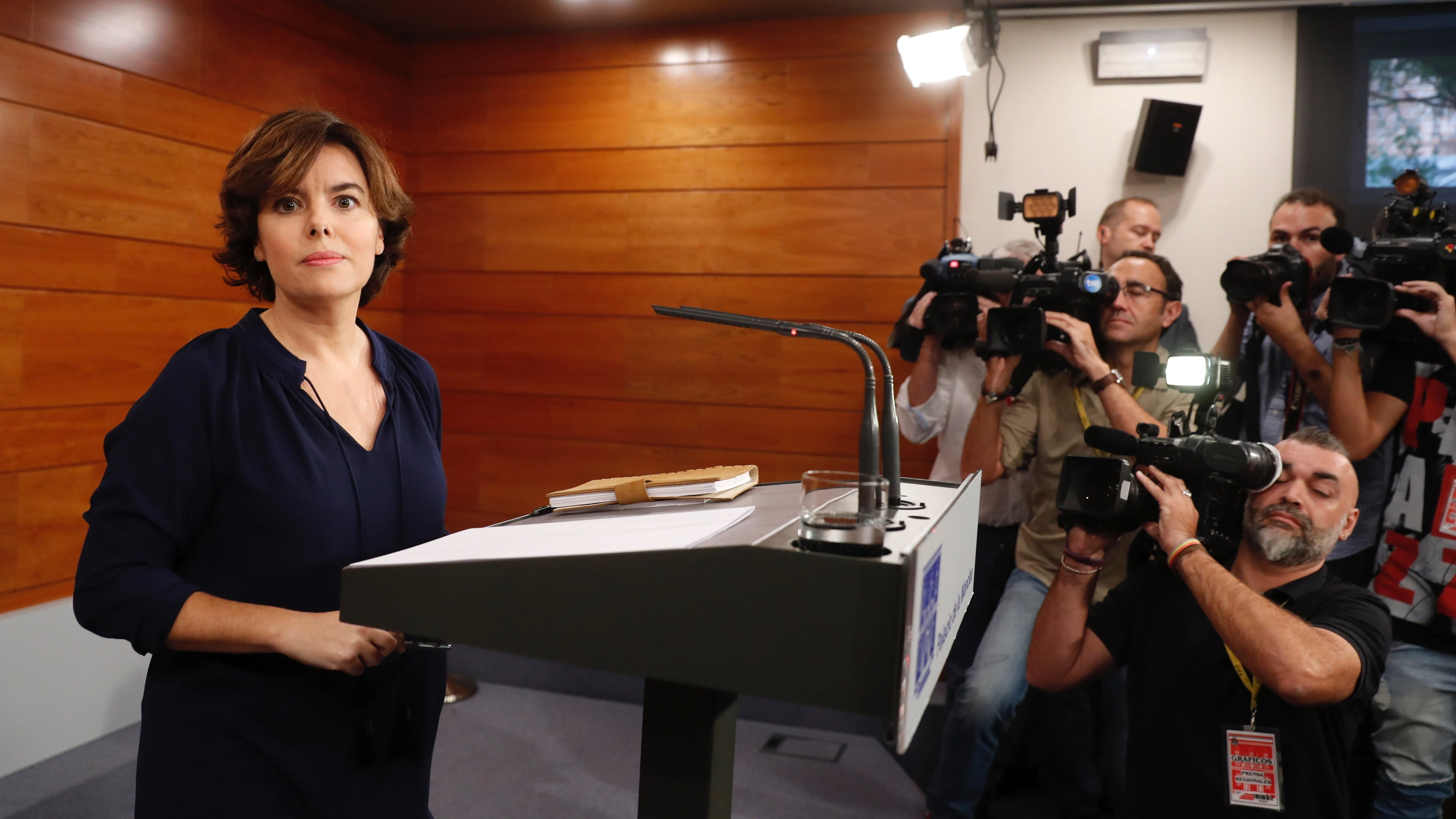 Soraya Sáenz de Santamaría, antes de su comparecencia ante los medios de comunicación