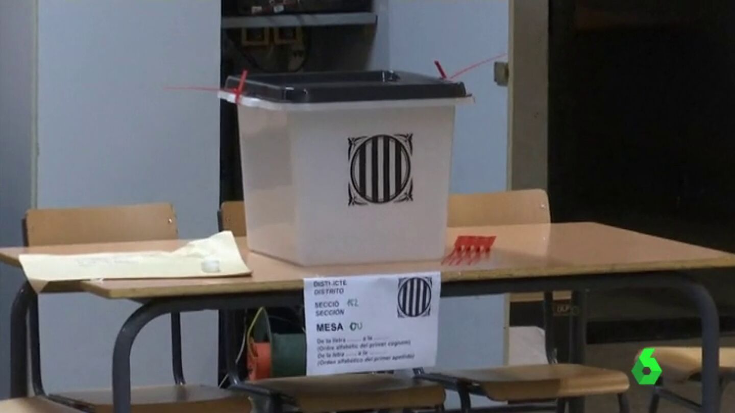 Una de las urnas en uno de los puntos de votaci&oacute;n de Catalu&ntilde;a