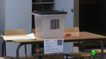 Una de las urnas en uno de los puntos de votación de Cataluña
