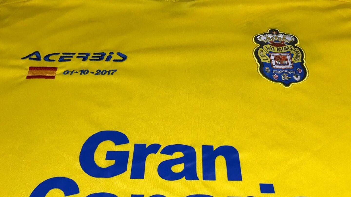 Bandera de Espa&ntilde;a en la camiseta de Las Palmas