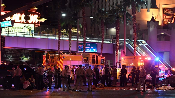 Efectivos policiales en las inmediaciones del Mandalay Bay Casino (Las Vegas)