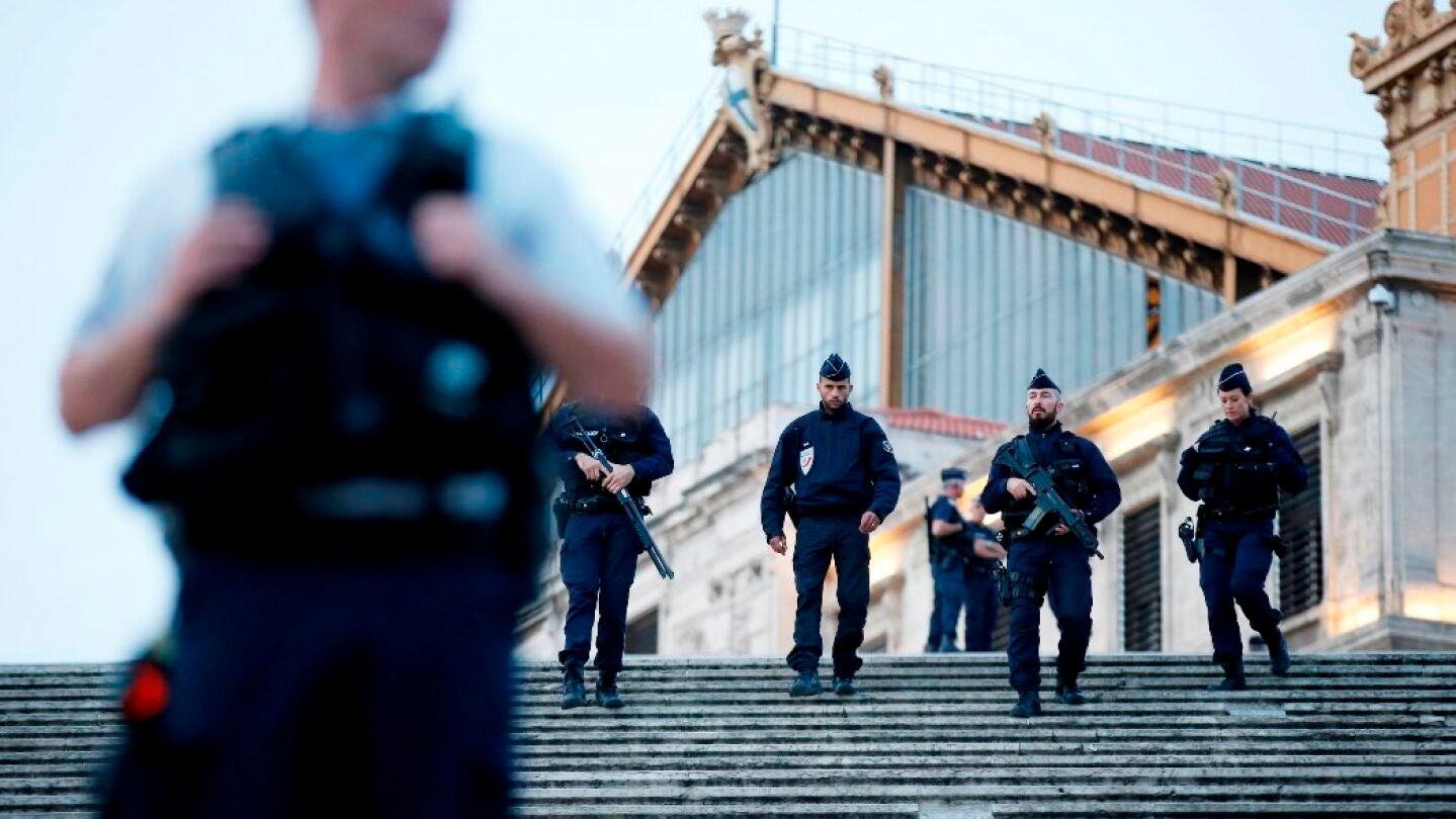 Polic&iacute;as en la estaci&oacute;n de Marsella en la que un hombre ha asesinado a dos mujeres