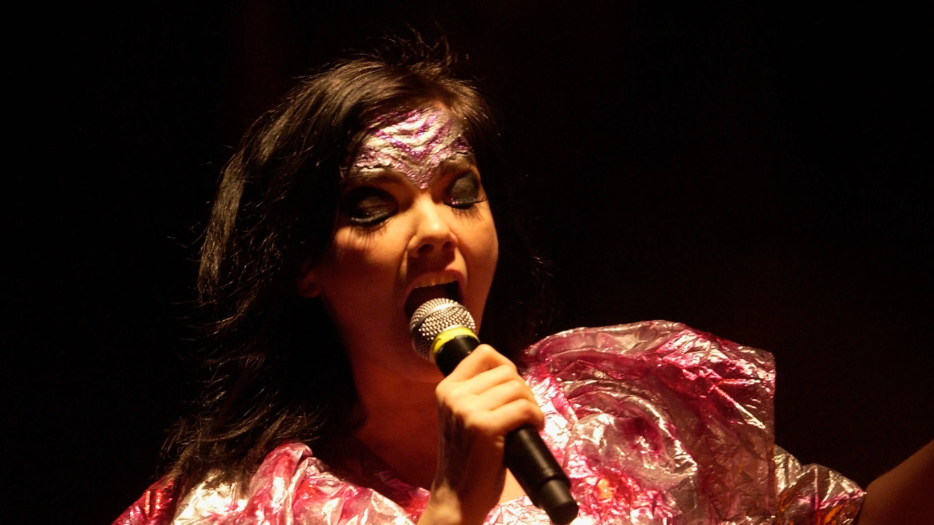 Björk durante su &#39;Volta World Tour&#39; en Londres 