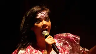 Björk durante su 'Volta World Tour' en Londres 