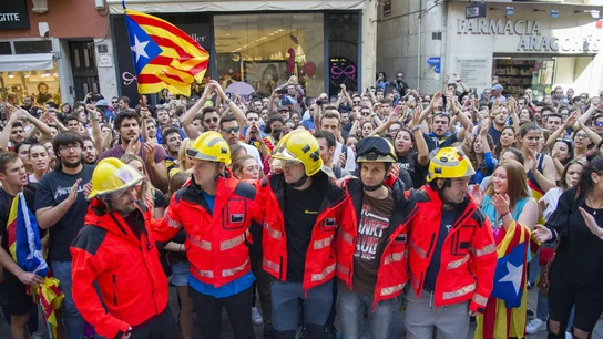 Unas 1.700 personas se concentran en Lleida en rechazo a la violencia del 1-O Unas 1.700 personas se concentran en Lleida en rechazo a la violencia del 1-O
