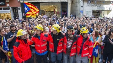 Unas 1.700 personas se concentran en Lleida en rechazo a la violencia del 1-O